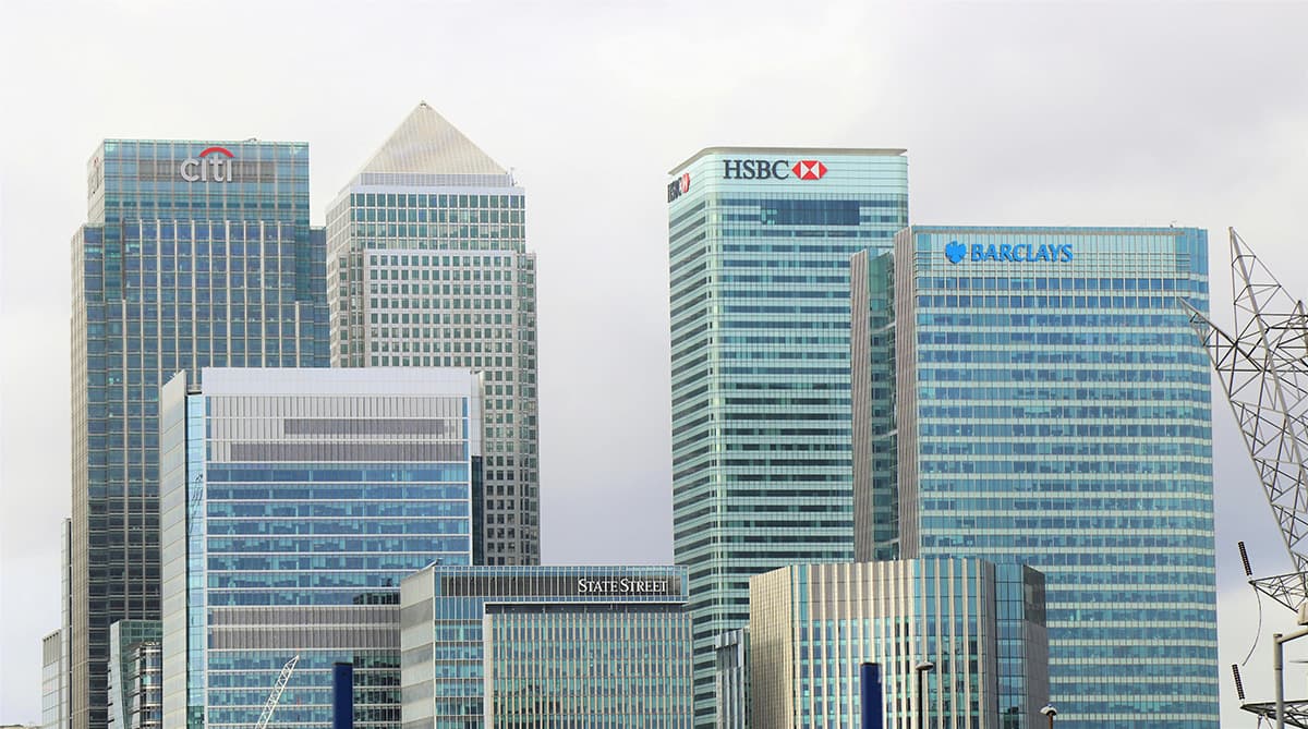 Wealth Management vs. Retail Banking: The Battle Between Scale and Personalization