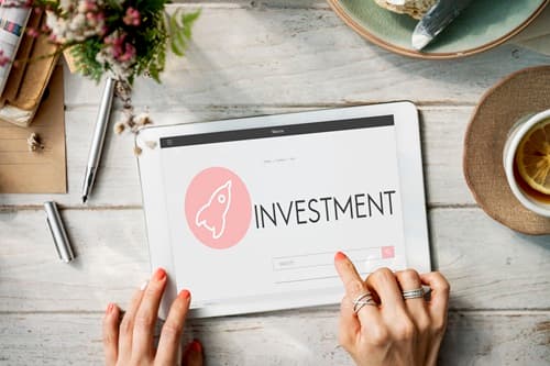 When Investment Advice Bends Under Pressure